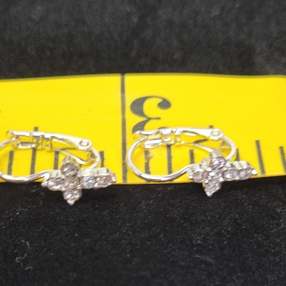 Dainty Rhinestine cross earrings set in silvertone - Picture 5 of 7